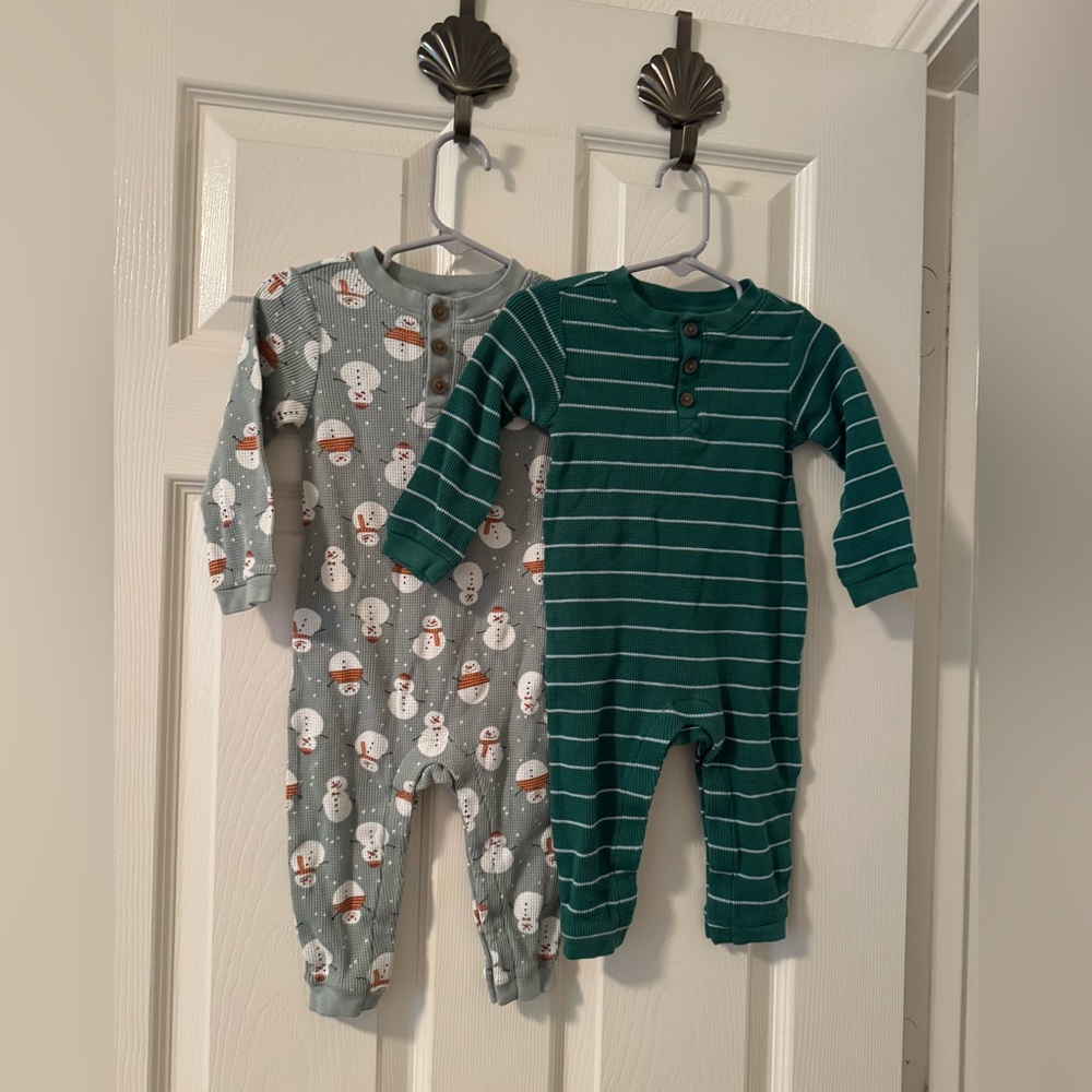 2 NWT Old Navy Long-sleeved full onesies, 12-18mo, noy worn